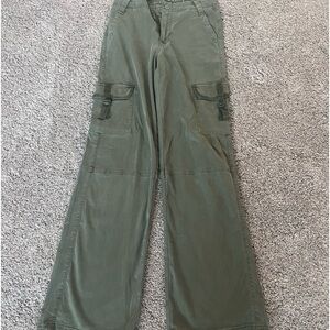 American Eagle green cargo jeans